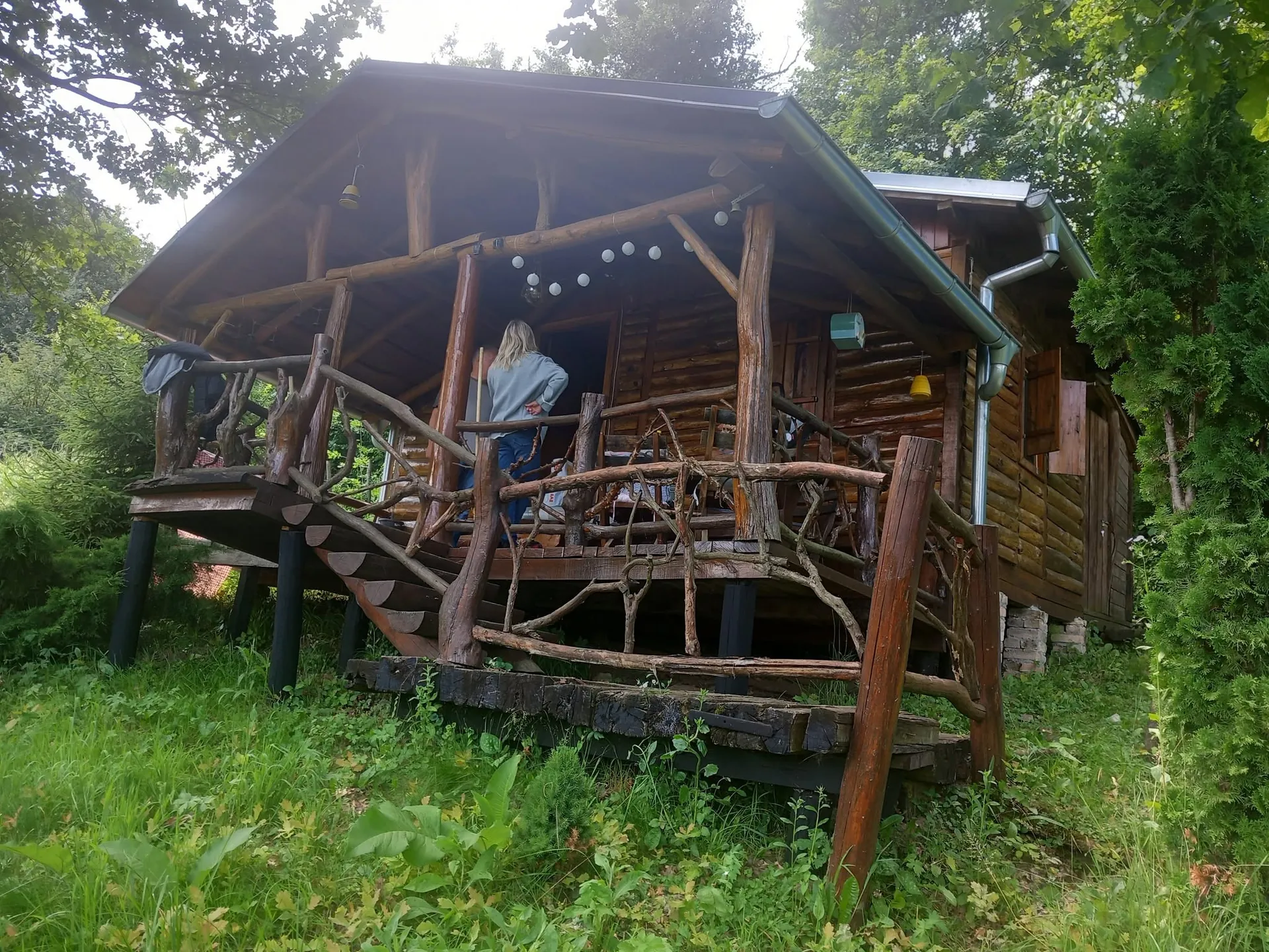 Leticija — kuće od trupaca, Dugo Selo