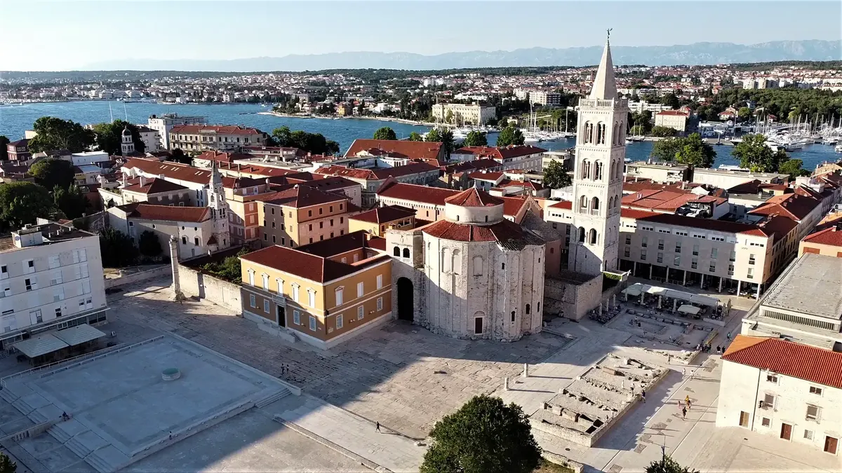 Zadar stari grad morske orgulje i Forum iz 1. stoljeća